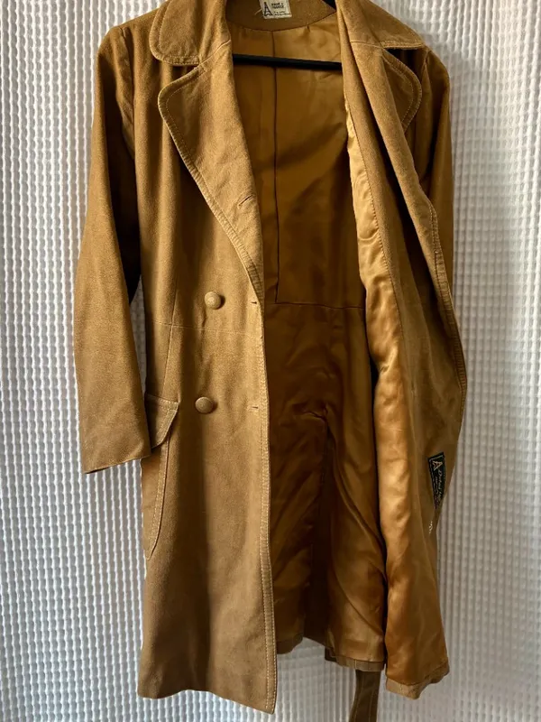 Vintage Debbi Robert tan brown short faux suede trench coat made in France small - Image 2
