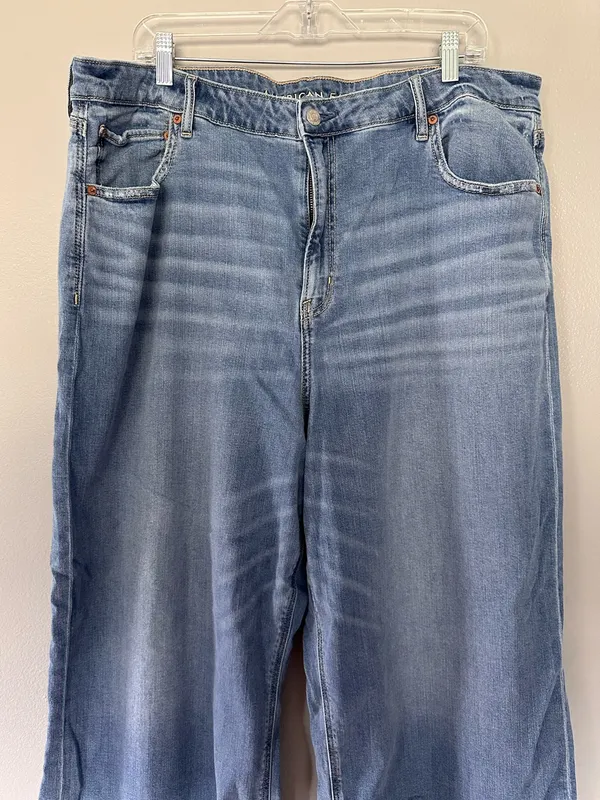 American Eagle Dreamy Drape Super High Rise Baggy Wide Leg Jeans size 18 short - Image 4
