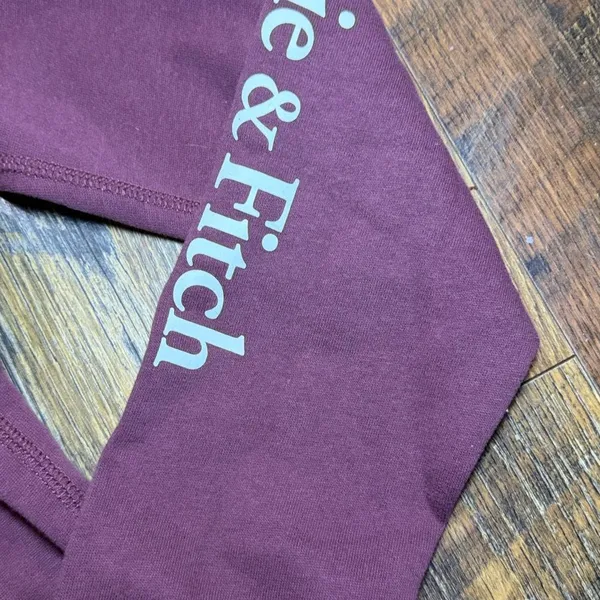 Abercrombie-fitch Women's Red and White Sweatshirt - Image 3