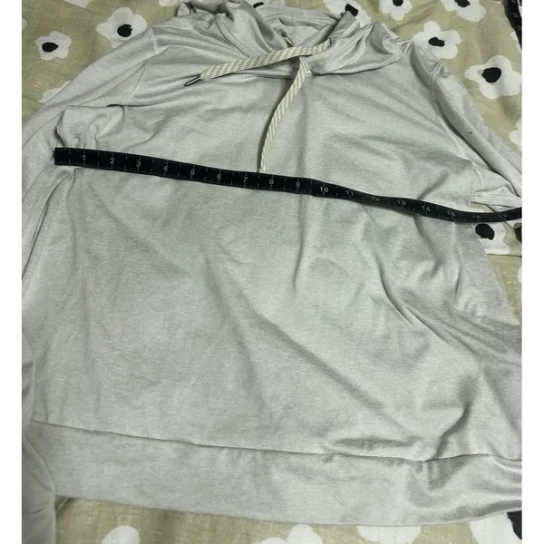 Vuori grey hoodie - Image 4