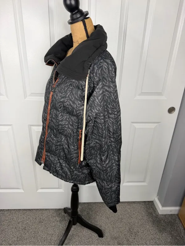 Varley Granville Animal Print Puffer Jacket NWOT $320 - Image 7