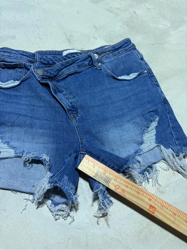 Risen jeans Women's Distressed Denim Shorts asymmetrical xl - Image 6