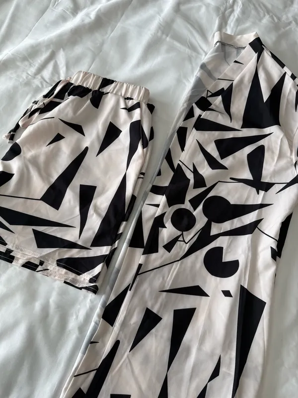 Black And White Two-Piece Geometric Print Lounge Set - Image 2