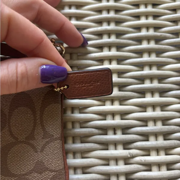 Coach‎ Signature C Leather Wristlet - Image 3
