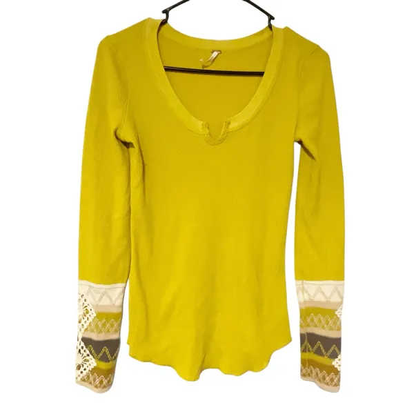 Free People Kombucha Crochet Knit Cuff‎ Thermal Top Chartreuse Size Small - Image 2
