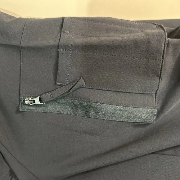 Men’s Golf pullover black size small NWOT arm pockets - Image 5