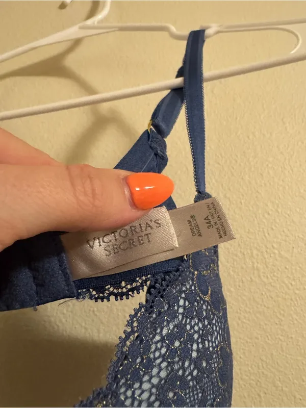 Victoria's Secret Navy Blue Lace Underwire Bra - Image 2