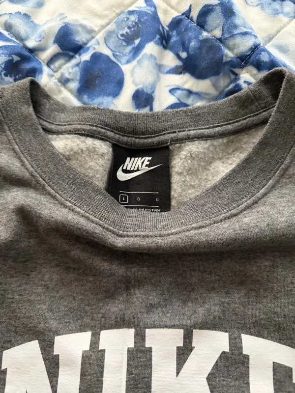 Nike Sweatshirt - Image 2