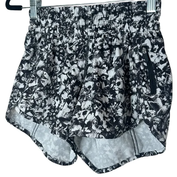 Lululemon Tracker Short V (4") Size 4 - Image 5