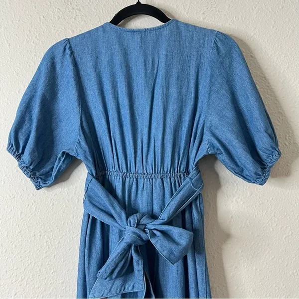 Old Navy Fit & Flare Twist-Front Maxi Dress Chambray Size Small - Image 6