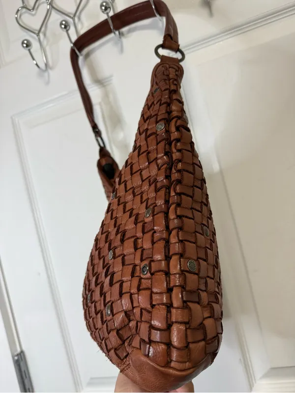 HARBOUR 2nd Braided leather shoulder bag Tuula model from in cognac color - Image 5