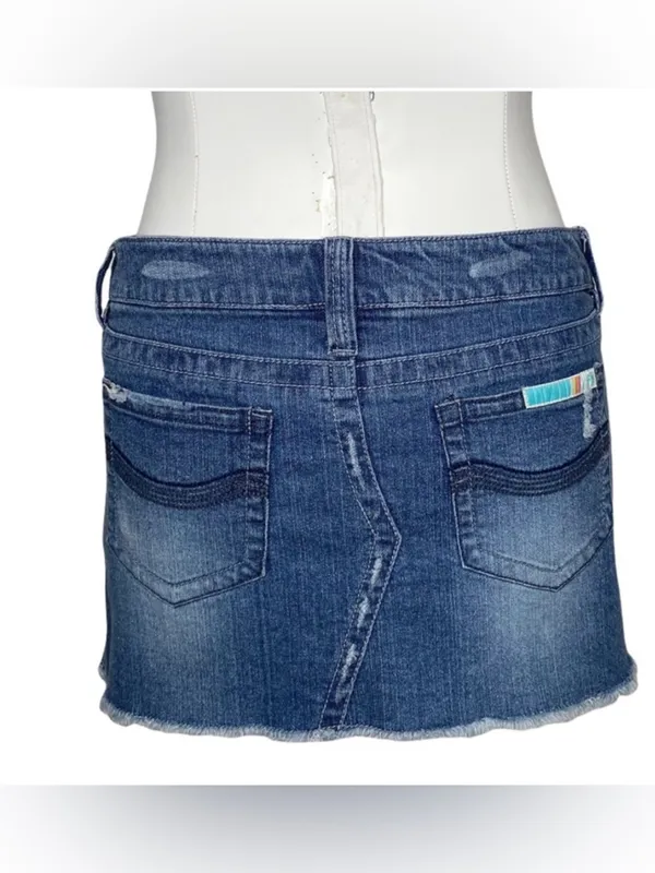 🌸Y2K Hang Ten Blue Distressed Denim Mini Skirt Frayed Hem Logo Button Size 5 - Image 2