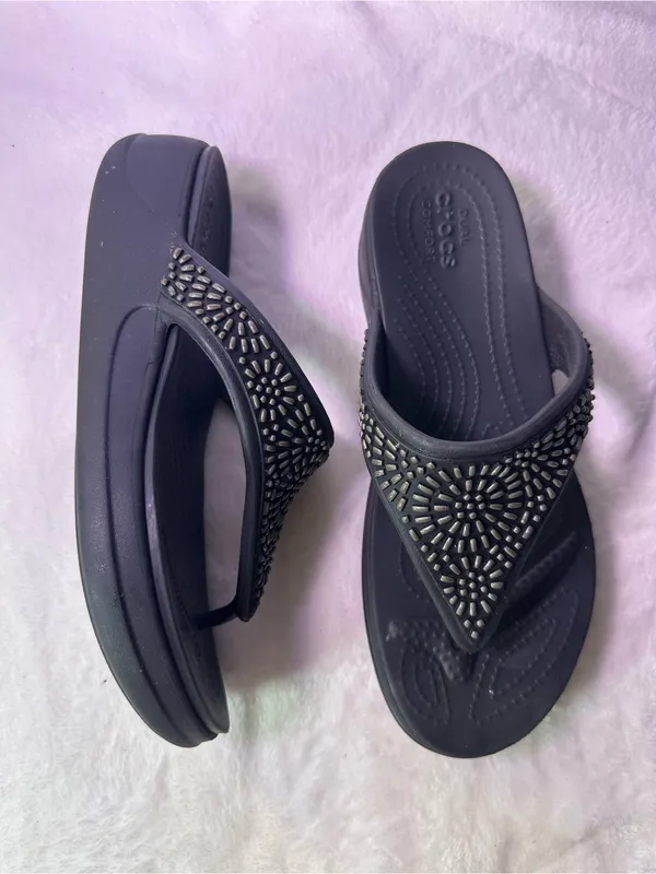 CROCS Women's Black Embellished Wedge Thong Sandals - Image 5