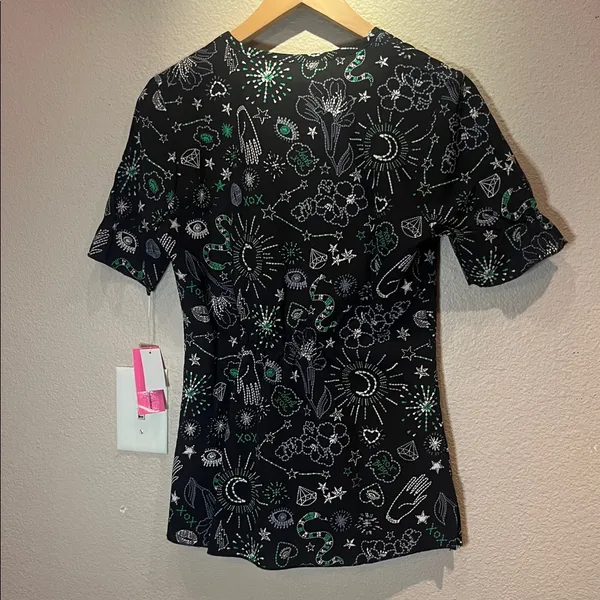 New Betsey Johnson Scrubs Top Medical Dental Fate and Fortune Canola Size XS NWT - Image 9