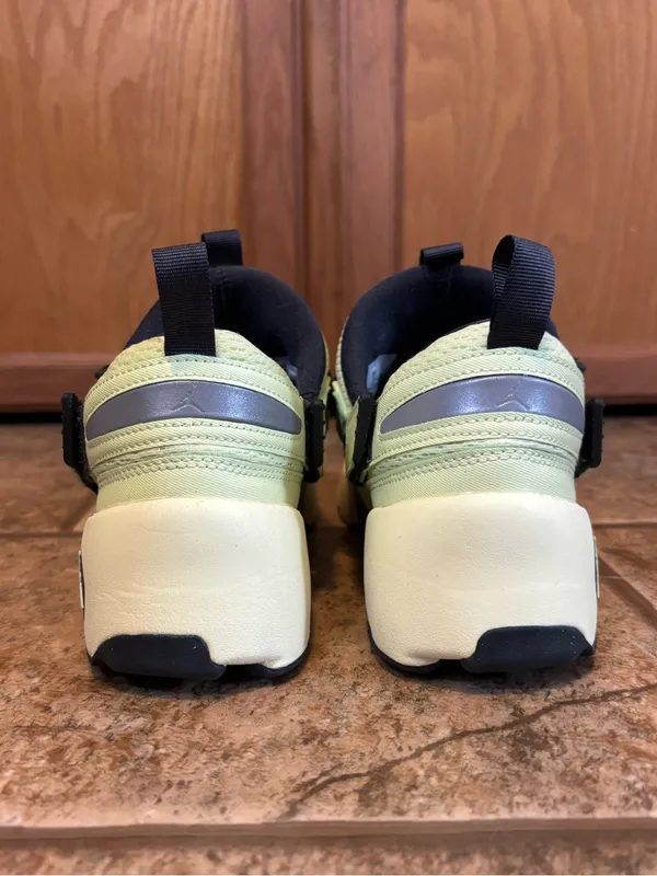 NWOT Nike women’s Jordan Trunner LX sneakers sz 8 - Image 3
