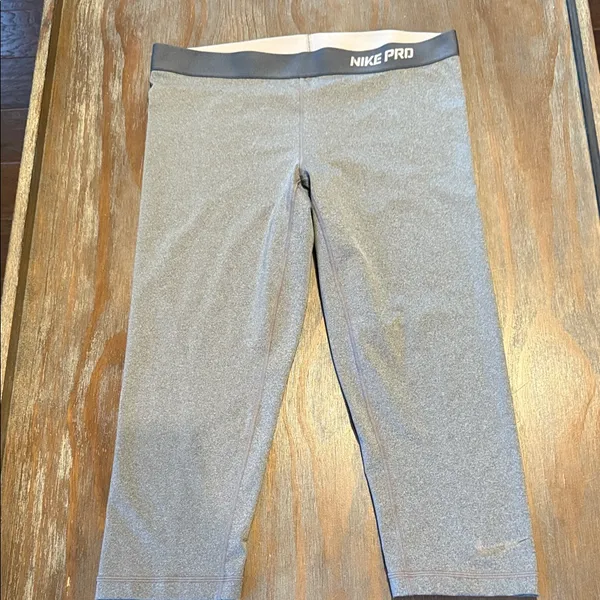 Nike Pro Women’s‎ Gray Cropped Legging Size XL - Image 2