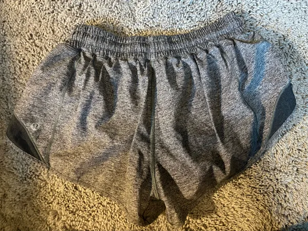 Lululemon Hotty Hot Low-Rise Lined Short 2.5 - Image 4
