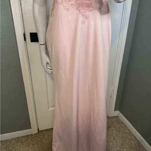 May Queen Off Shoulder Long Prom Gown Maxi Dress Size 10. K-6 - Image 12