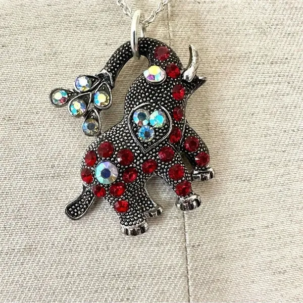 Silver tone rhinestone elephant pendant necklace - Image 4