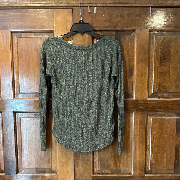 American‎ Eagle Soft & Sexy Olive Green Ribbed V-Neck Knit Sweater Top Womens XS - Image 5