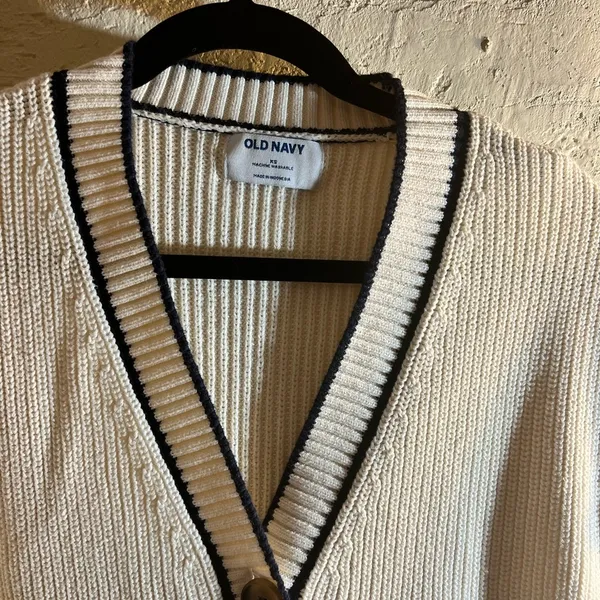 Old Navy Cream and Black Cardigan Sweater with V-Neck and Textured Knit - Image 4