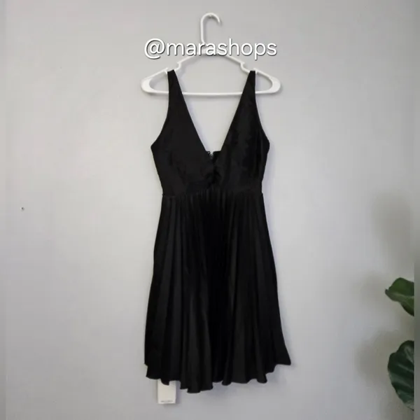 Abercrombie Black Pleated Plunge Mini Dress - Image 5