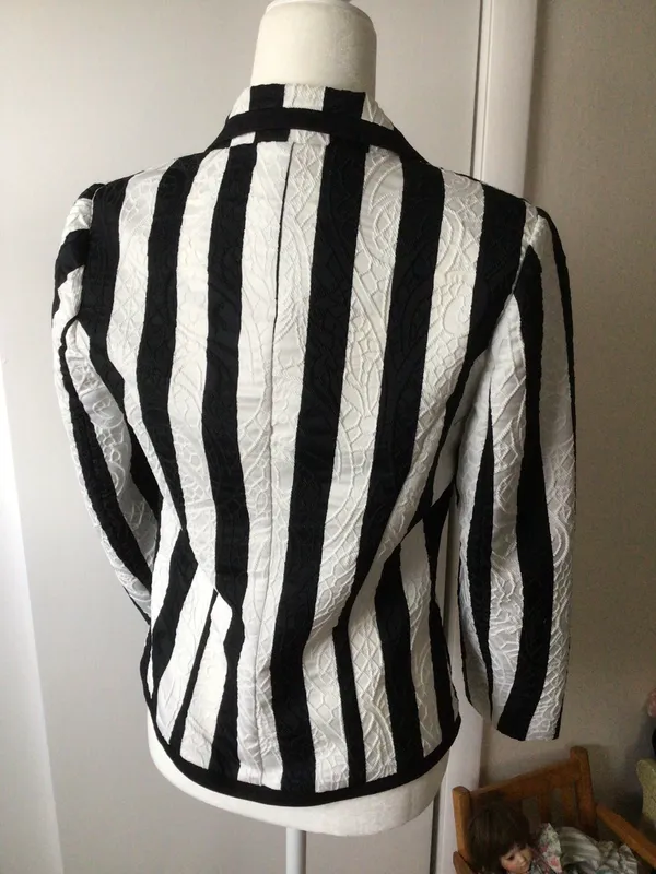 Tricotto Black And White Textured Blazer- Sz Sm - Image 4