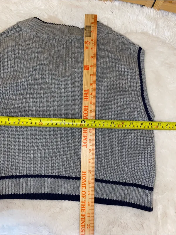 Abercrombie & Ditch Women's Grey black stripe trim V-Neck Knit Sweater Vest S - Image 5