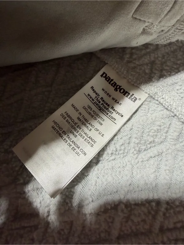 Patagonia Light Gray diamond Capra Fleece Jacket small - Image 3