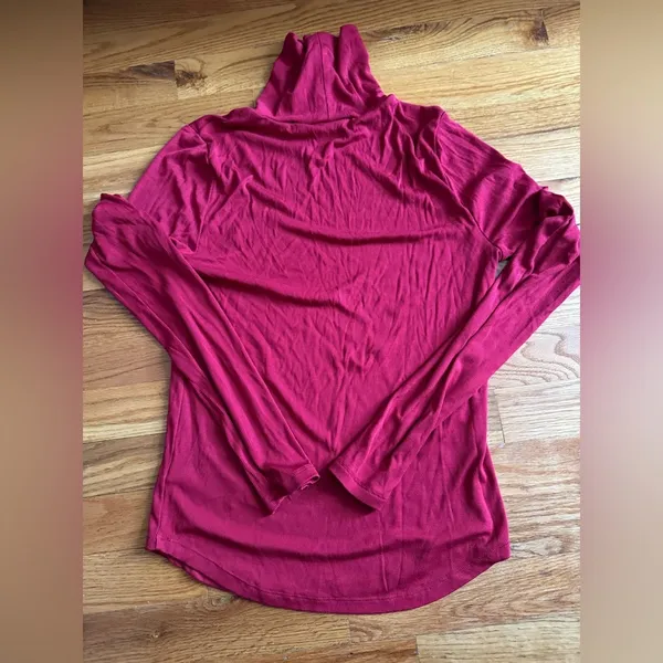 Aritzia Sunday Best Red Freshman Turtleneck Medium - Image 3