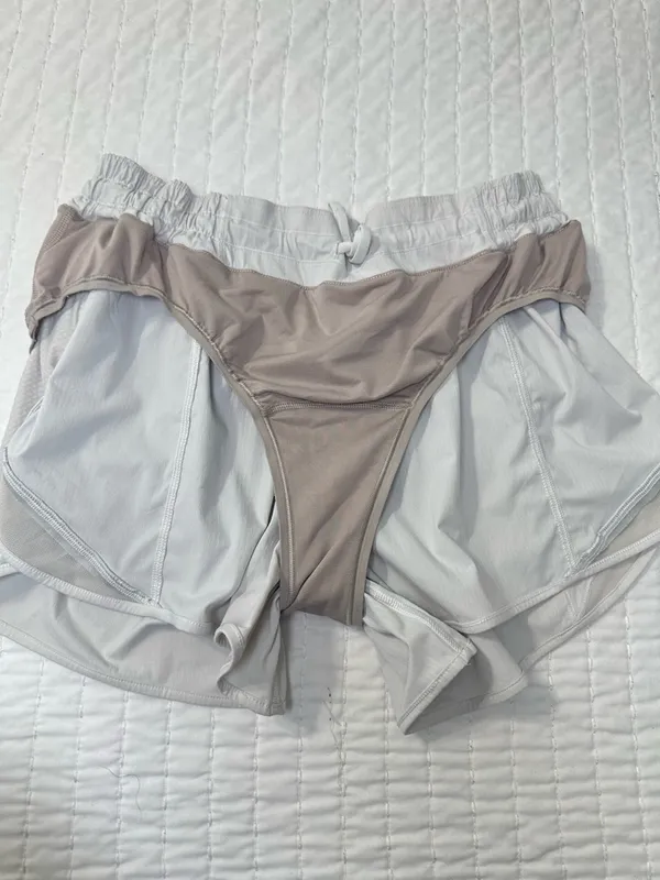Lululemon Athletica Cream Women's Athletic Shorts - Elastic Waist in Size 12 - Image 12