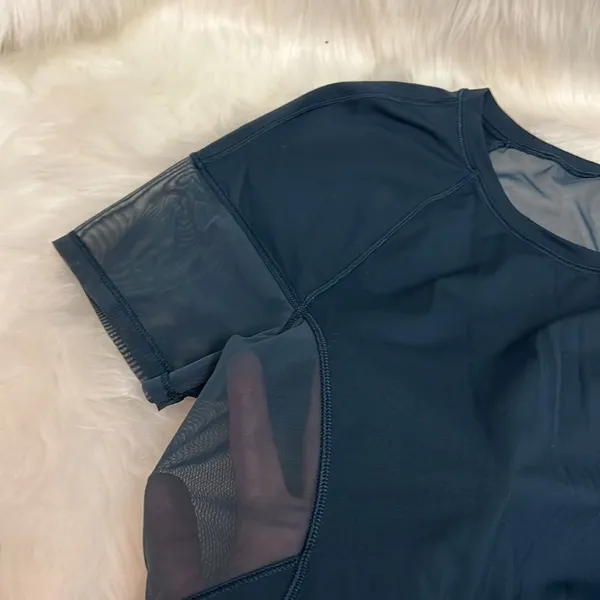 Lululemon Blueish‎ Green Sheer top size 4 C34 - Image 5
