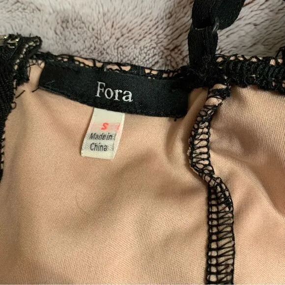 Fora Black Floral Lace Crop Top Nude Lining Adjustable‎ Straps Small Back Zip - Image 3
