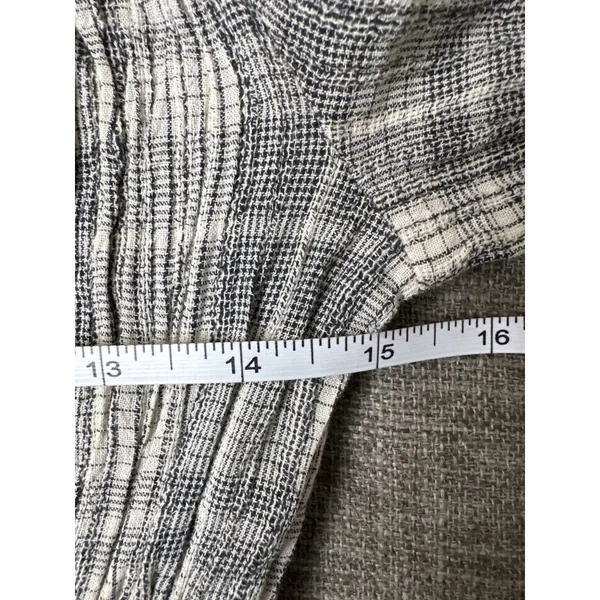 Universal Threads Womens Gray Plaid Smocked Crop Blouse Square Neck Size S - Image 7