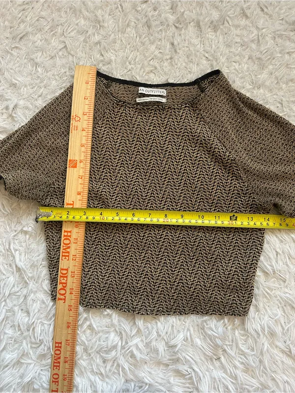 Urban outfitters stretchy short sleeve crop top shirt women’s size small - Image 6