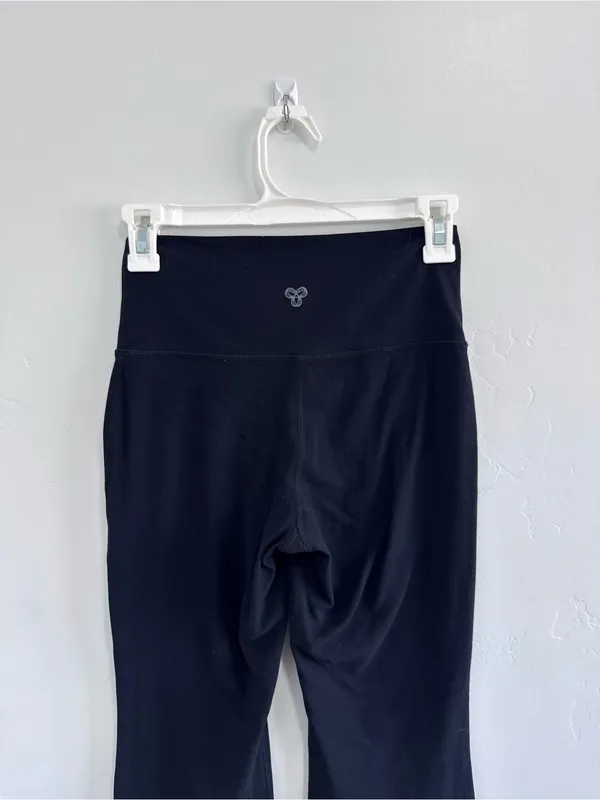 Aritzia TNA black flare yoga pants small - Image 3