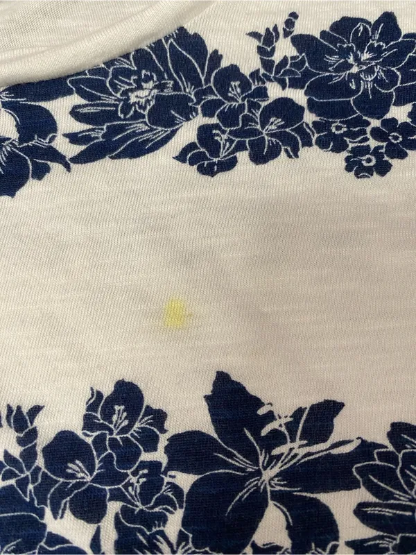 Old Navy White Tee with Blue Logo Tag - Image 3