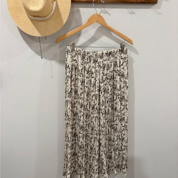 Stitch Fix Cream Alice Blue Pleated Palazzo Pants‎ taupe and cream color size M - Image 8