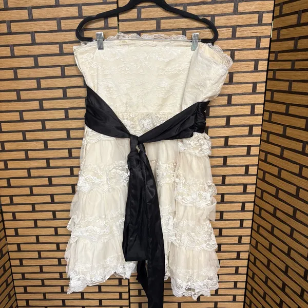 Masquerade White And Black Lace Strapless Dress Size‎ 16/17 - Image 2