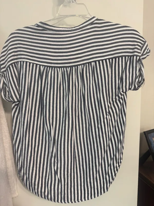 Gap shirt - Image 3