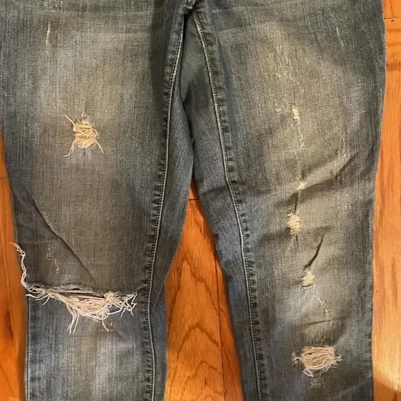 American Eagle Distressed Skinny Jeans Size 6 - Image 6