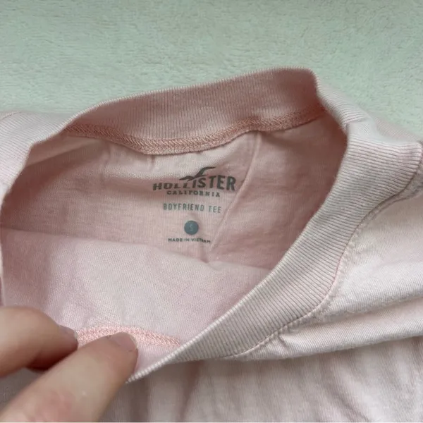 Hollister Boyfriend tee‎ size small - Image 2