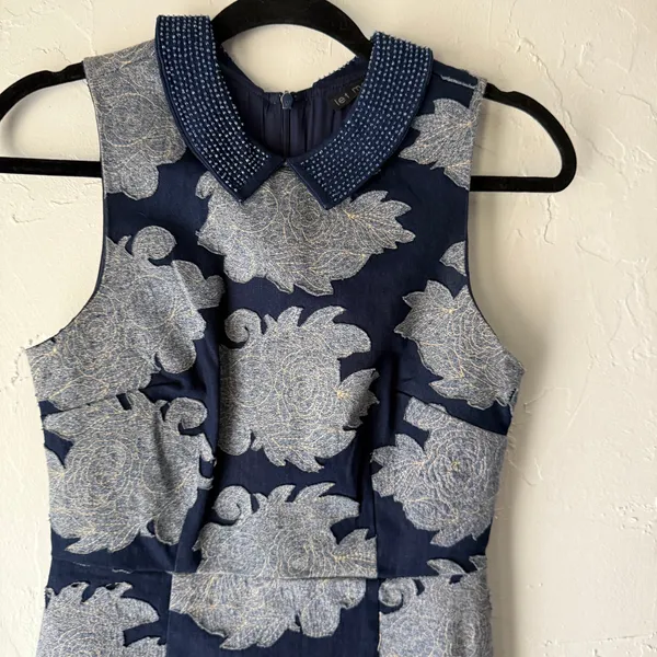 Anthropologie Let Me Be Navy Blue‎ Beaded Collar Dress Size 2 Floral Brocade - Image 3