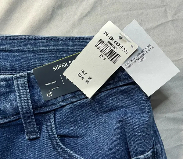 Hollister High Rise Super Skinny Jeans Size 12S - Image 4