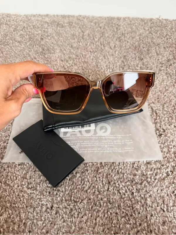 NIB Quay unisex Drive In 51mm Square Sunglasses in Crystal oat/sepia - Image 8