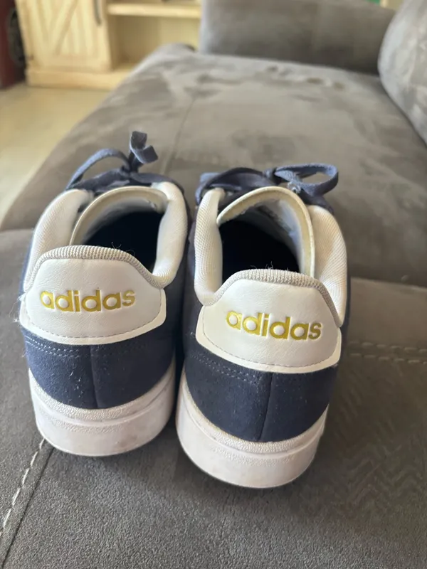 Adidas size 8.5 women  - Image 4
