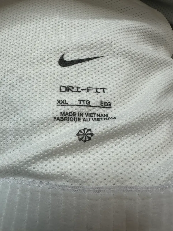 Nike Air Swoosh 1/2 Zip White Sports Bra, Size 2XL - Image 10