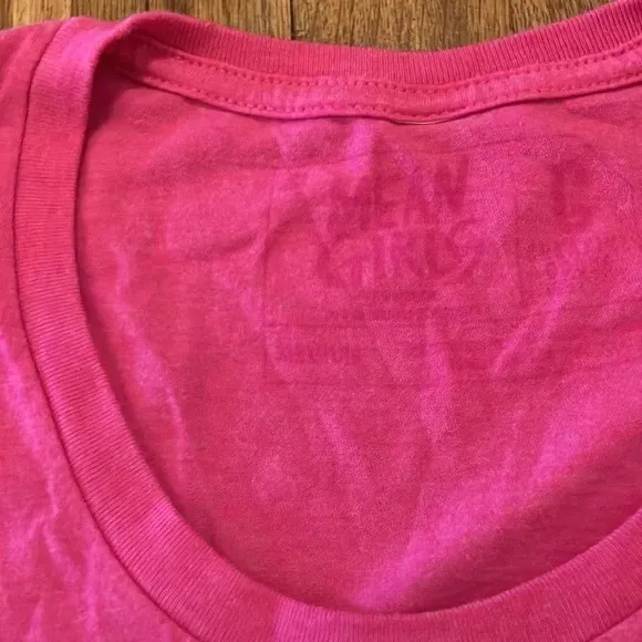 Mean girls broadway musical pink t-shirt size medium - Image 5