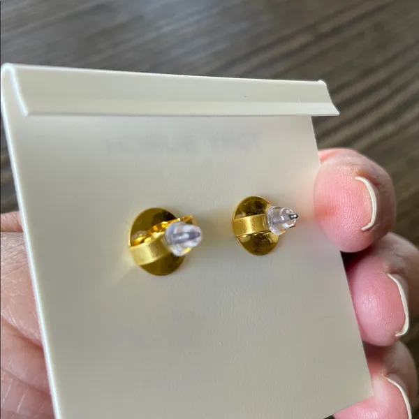 Tory Burch Milgrain Logo Stud Earrings NEW - Image 4