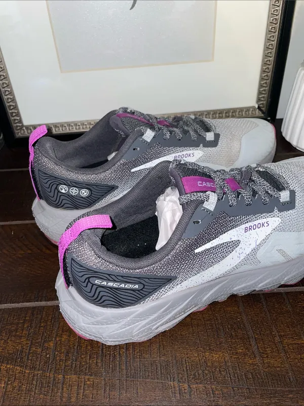 Brooks Cascadia 17 Trail Running Shoes Size 8 Oyster/Blackened Pearl/ Purple - Image 5